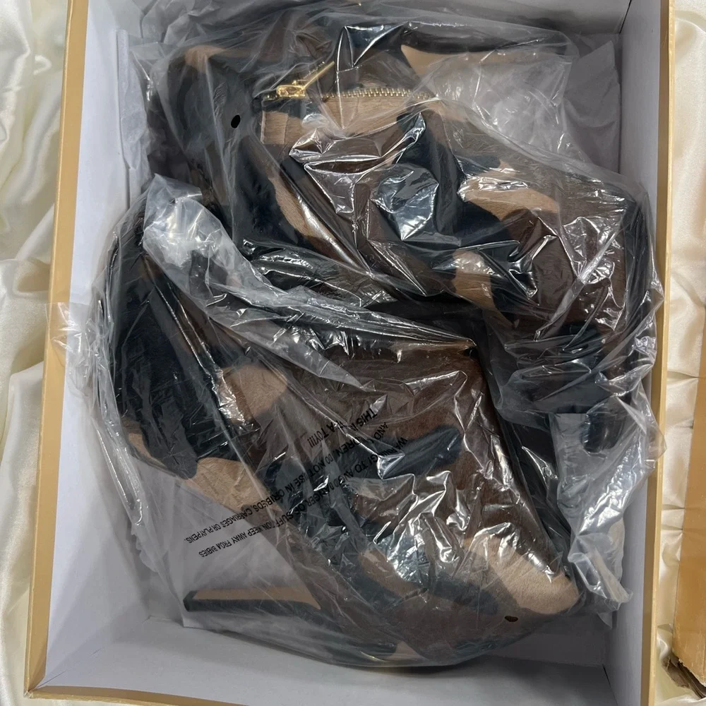 Set Michael Michael Kors Real Hair Calf Camo Heel 11 & Camo Clutch $513 NEW - Picture 14 of 17